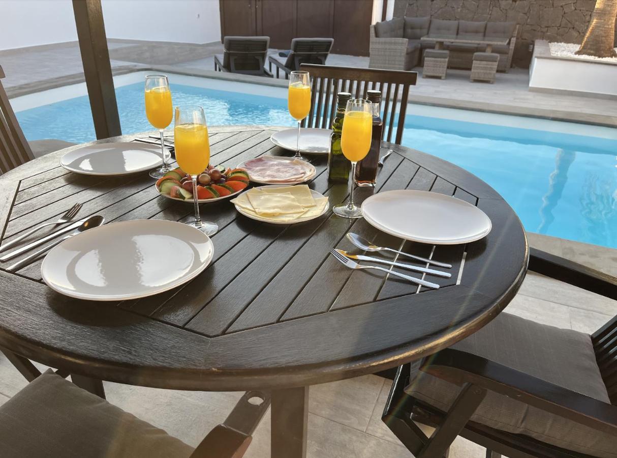Stunning Villa Arabella - Heated Pool - Bbq - Amazing Terrace - Playa Blanca Exterior foto